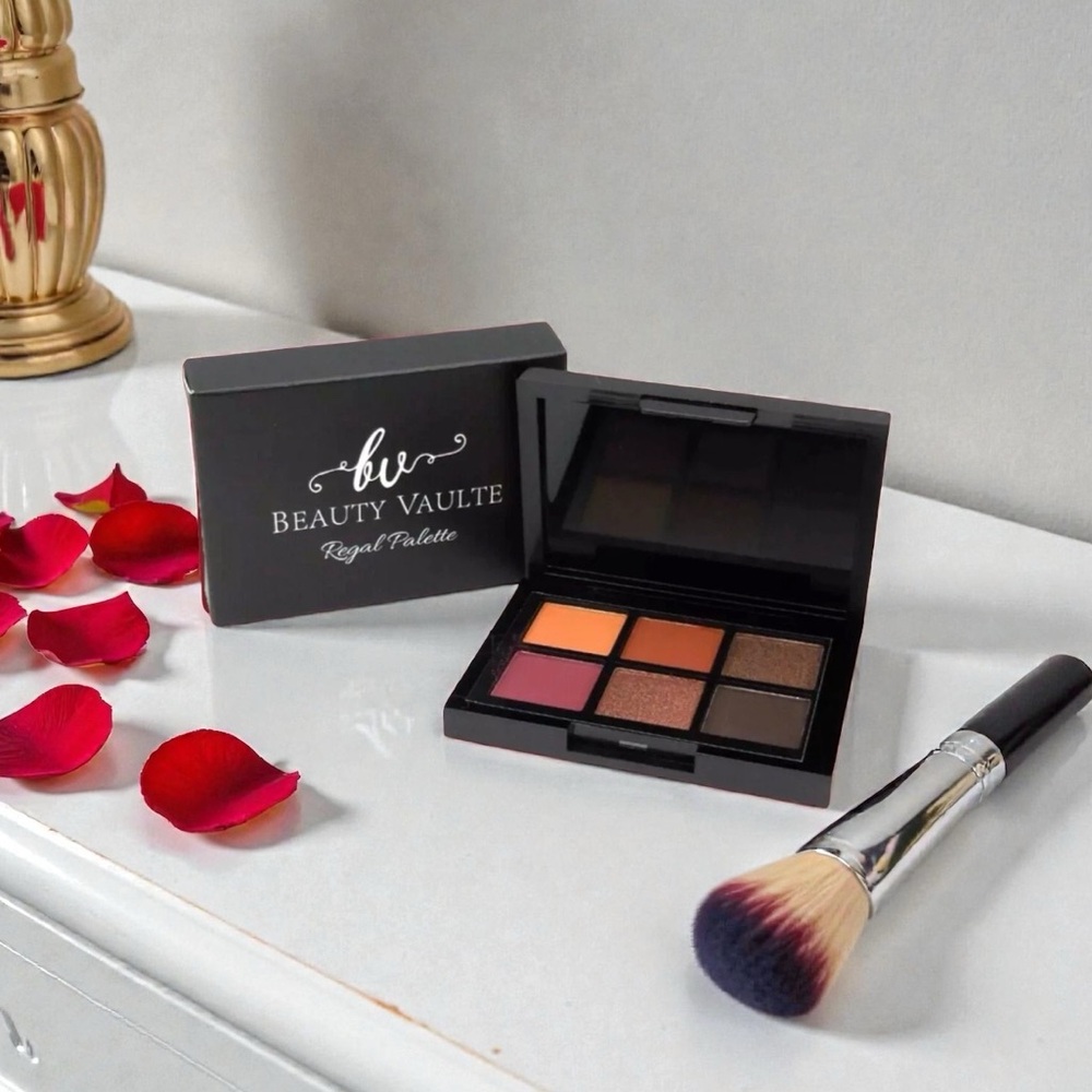 👑 Beauty Vaulte Regal Eyeshadow Palette